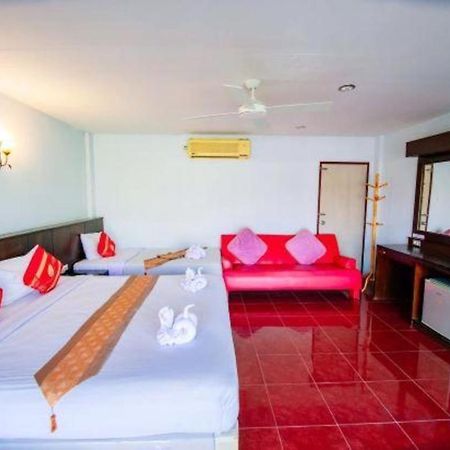 Hotel Oyo 343 Wanna Marine Patong Exterior foto