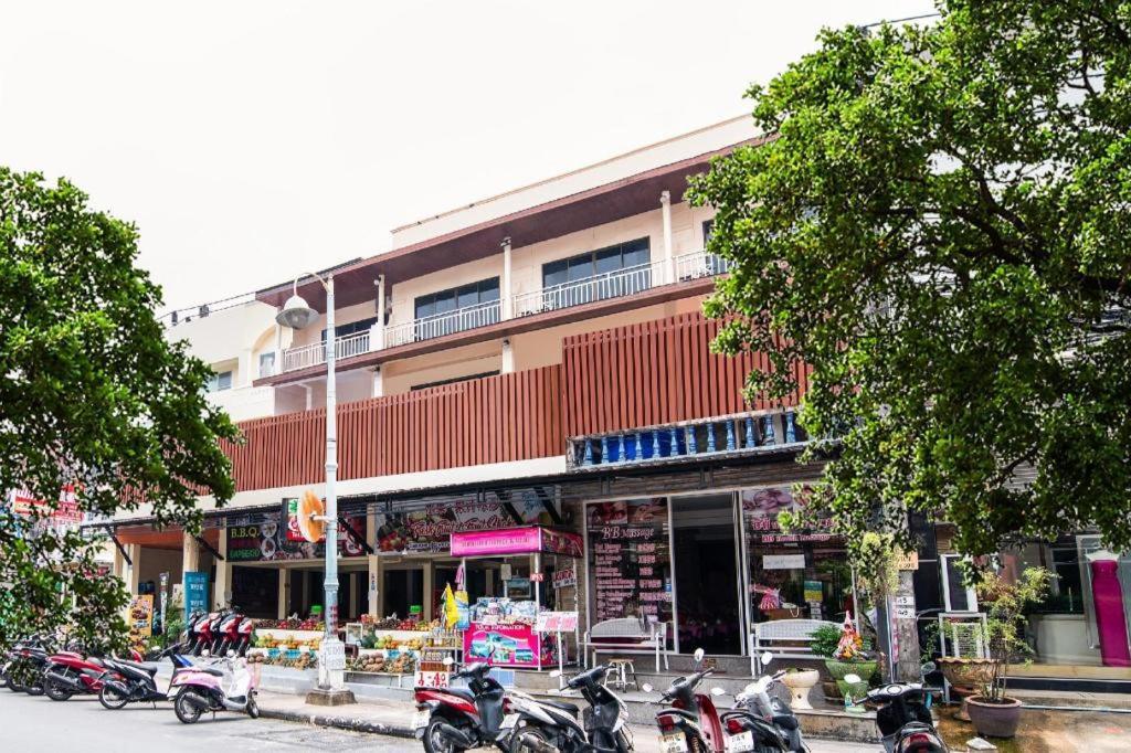 Hotel Oyo 343 Wanna Marine Patong Exterior foto