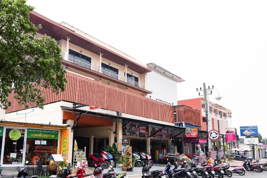 Hotel Oyo 343 Wanna Marine Patong Exterior foto