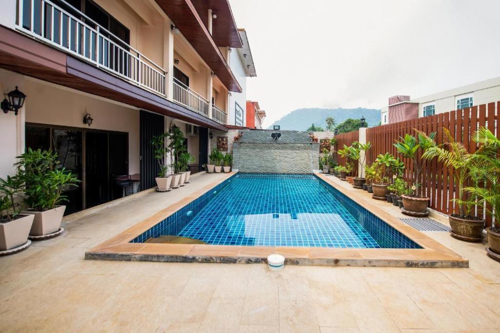 Hotel Oyo 343 Wanna Marine Patong Exterior foto