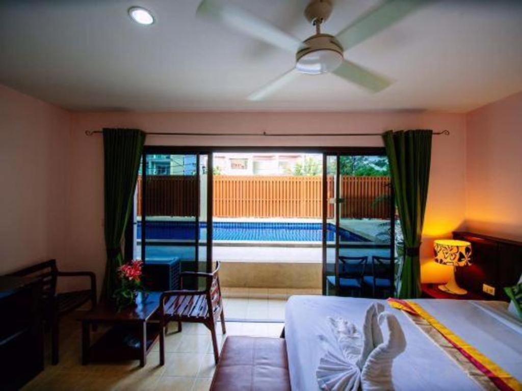 Hotel Oyo 343 Wanna Marine Patong Exterior foto