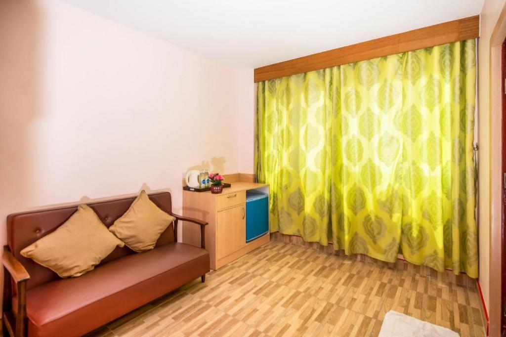 Hotel Oyo 343 Wanna Marine Patong Exterior foto
