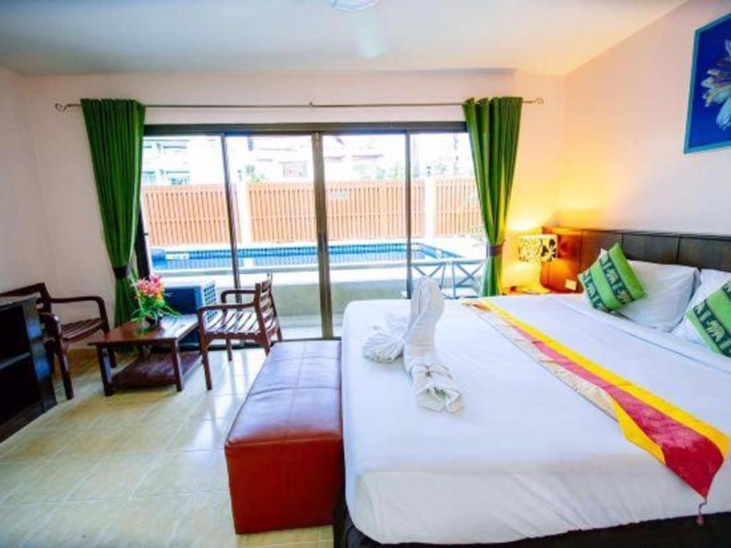 Hotel Oyo 343 Wanna Marine Patong Exterior foto