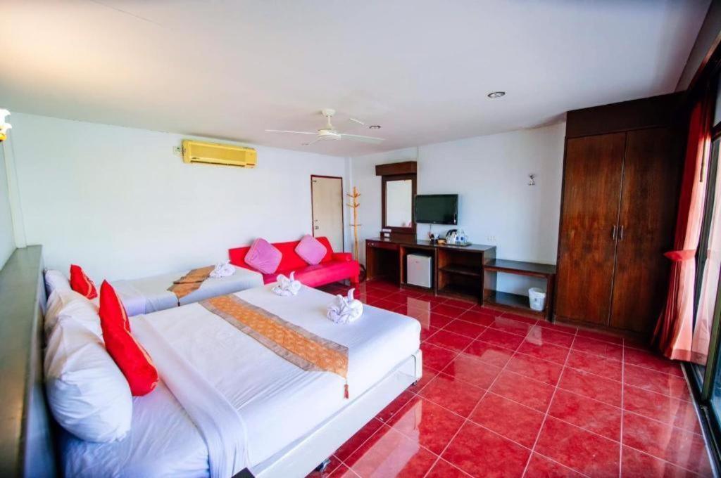 Hotel Oyo 343 Wanna Marine Patong Exterior foto