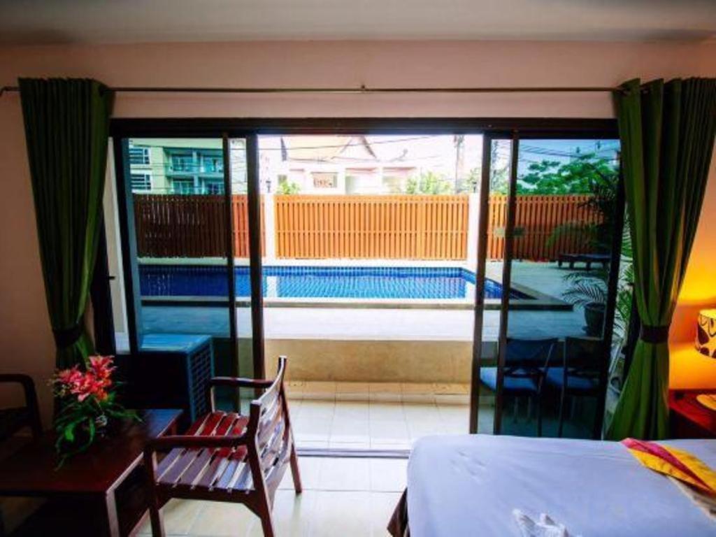 Hotel Oyo 343 Wanna Marine Patong Exterior foto